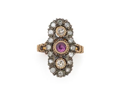 Bague marquise en or 750 et argent 800 millièmes...