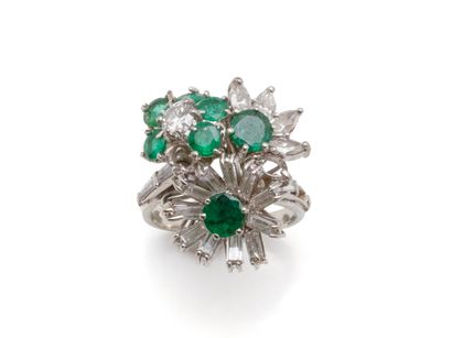 Bague en or gris 585 millièmes, stylisant...