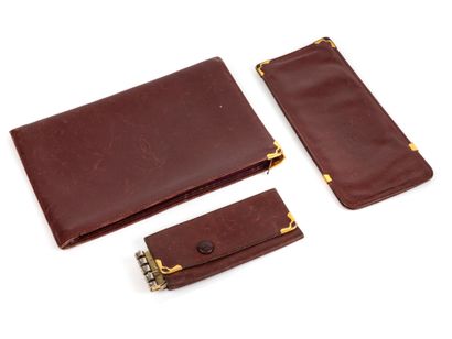 MUST DE CARTIER
Lot including a small burgundy...