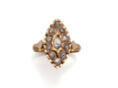 Bague marquise en or 750 millièmes, pavée...