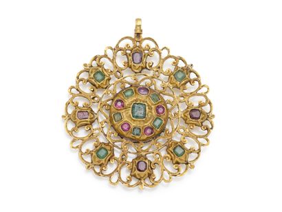 Pendentif en or 750 millièmes estampé, retenant...