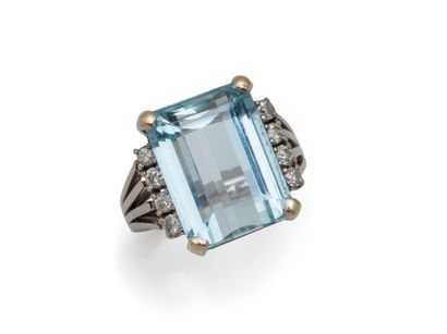 Bague en or gris 750 millième ornée d'une...