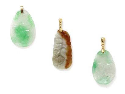 Lot composé de3 pendentifsen jade sculpté,...