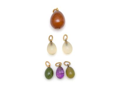 Lot en or 750 millièmes, composé de 6 pendentifs...