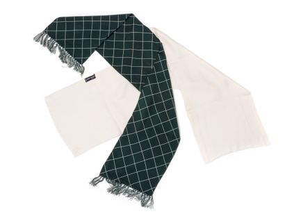 JEAN PATOU
Set of two fabrics.
pearly white...