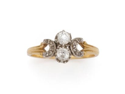 Délicate bague en or 750 et platine 850 millièmes,...