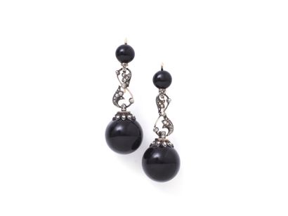 Paire dependants d'oreillesen or 750 et argent...