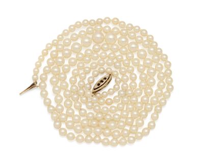 Collier composéd'une chute de perles de culture...