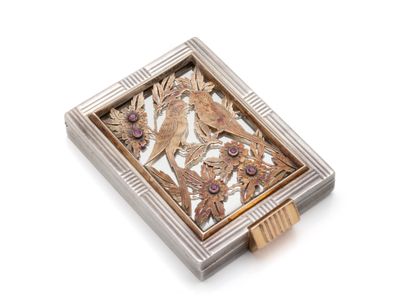 BOUCHERON Paris
Poudrier en argent 800 millièmes,...