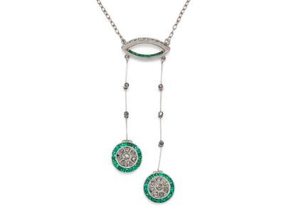 Collier négligé en or 750 millièmes, centré...