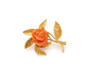Broche en or 750 millièmes sculpté décorée...