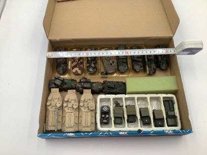 Lot de 22 véhicules militaires US Army (...