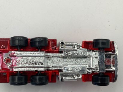 Lot de pompiers divers : 10 camions grue...