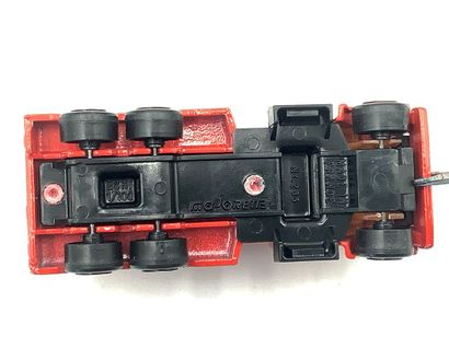 Lot de pompiers divers : 10 camions grue...