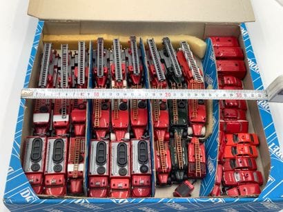 Lot de 42 véhicules de pompiers divers pays...
