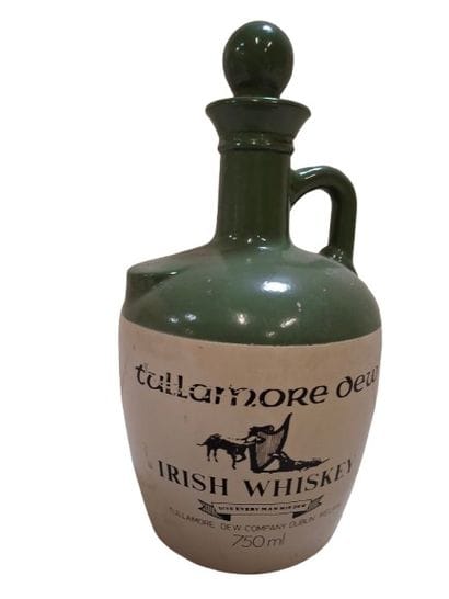 Vieille Carafe vide, Iris Whisky Tullarmore...