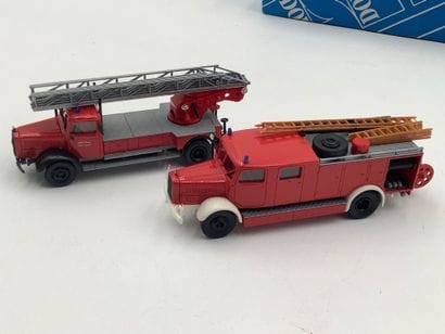Lot de 42 véhicules de pompiers divers pays...
