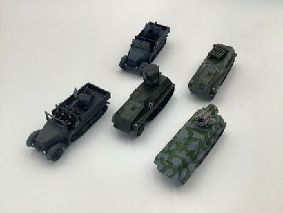 Lot de 37 véhicules militaires allemands...