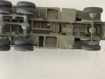 Lot de 34 véhicules de transport US ARMY...