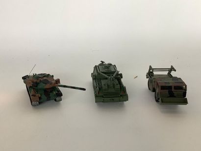 Important lot de plus de 15 véhicules militaires...