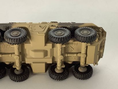 Lot de 30 véhicules militaire. Certains provenant...