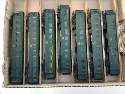 Lot de 7 voitures voyageurs SNCF. Certains...