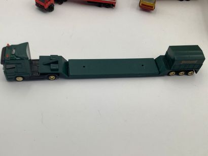 Lot de 11 camions de transport ( EDOCAR,MAJORETTE...