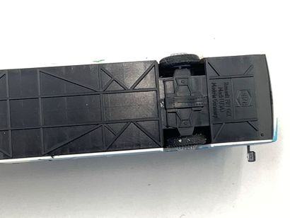 Lot de 17 cars de voyageurs : ( MAJORETTE...