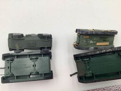Lot de 41 chars ( PATTON ,ALBY ,SHERMAN M4...