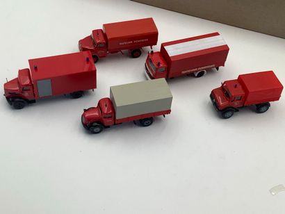 Lot de pompiers divers : 10 camions grue...