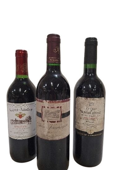 Lot de 3 bouteilles: 
1 Bouteille Château...