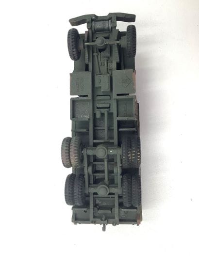 Lot de 21 véhicules militaires de transport...