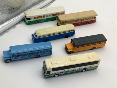Lot de 17 cars de voyageurs : ( MAJORETTE...