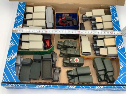 Lot de 36 véhicules de la première guerre...