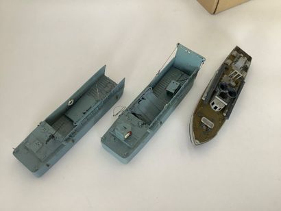Lot de 5 bateaux de débarquement américain...
