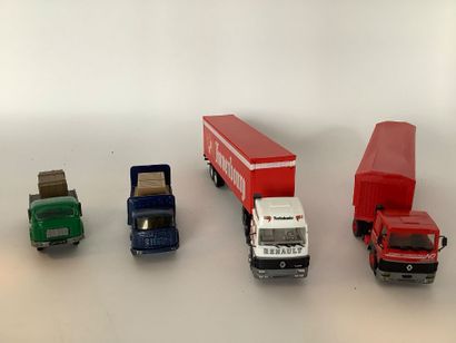 Important lot de plus de 20 camions de transport,...