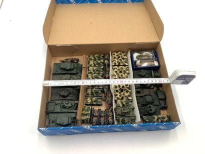 Lot de 41 chars ( PATTON ,ALBY ,SHERMAN M4...