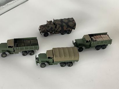 Lot de 34 véhicules de transport US ARMY...