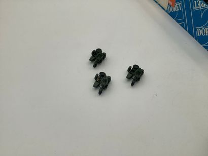 Lot de 37 véhicules militaires allemands...