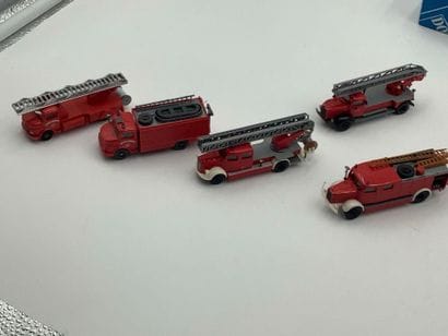 Lot de 42 véhicules de pompiers divers pays...