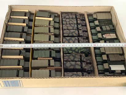 Lot de 34 véhicules de transport US ARMY...