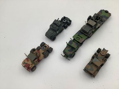 Lot de 25 véhicules US Army : portes chars...