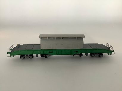 Lot de 4 wagons pour le transport de combustibles...