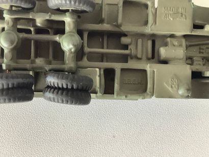 Lot de 34 véhicules de transport US ARMY...
