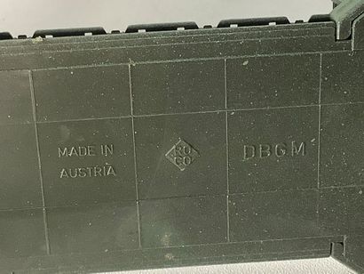 Lot de 5 véhicules de transport militaire...