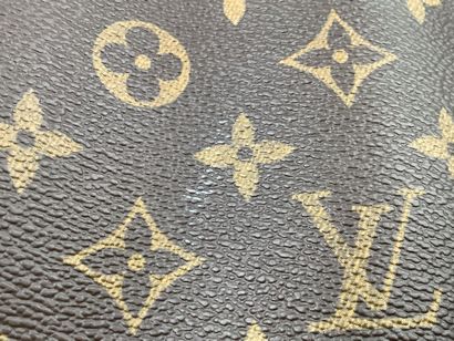 Louis Vuitton, très beau sac de voyage modèle...