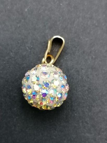 Lot de 2 pendentifs avec attaches en or 18k,...
