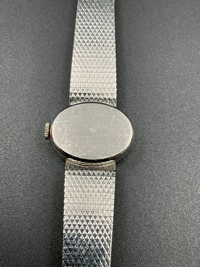Montre Dame en or blanc par Bouvier vers...