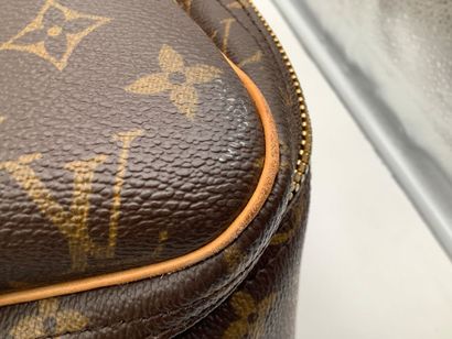 Louis Vuitton, très beau sac de voyage modèle...