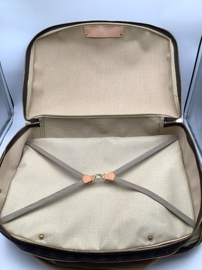 Louis Vuitton, très beau sac de voyage modèle...